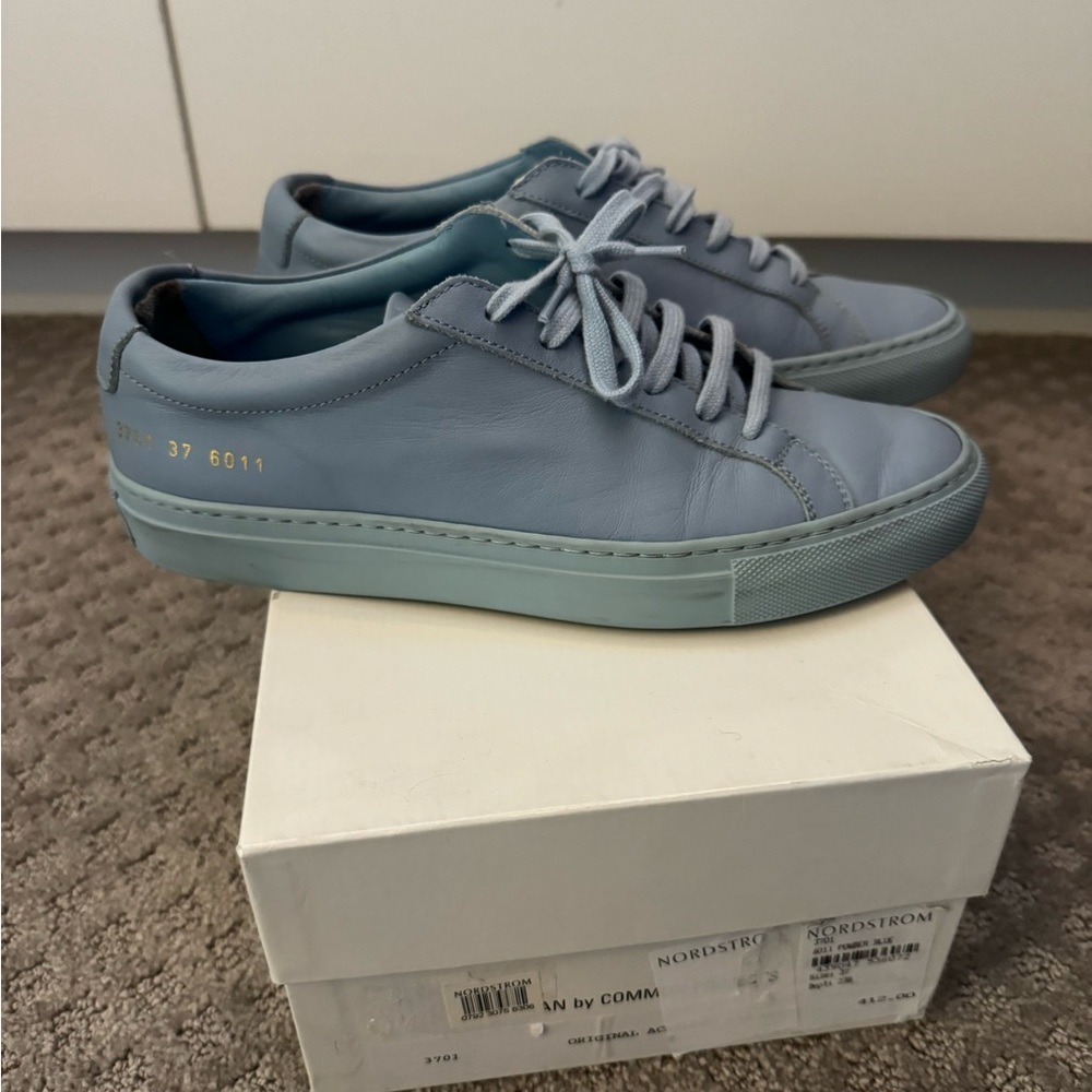 Common project sneakers